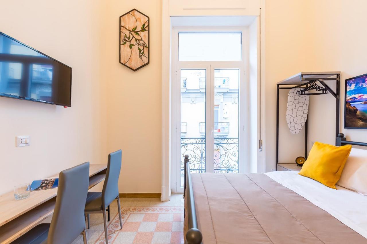 Central Station Apartments & Suites نابولي المظهر الخارجي الصورة