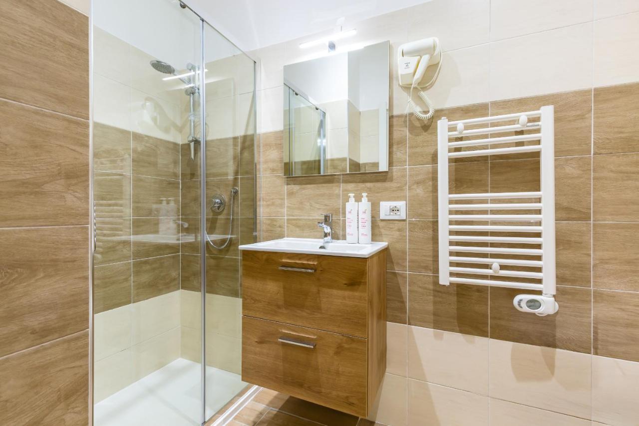 Central Station Apartments & Suites نابولي المظهر الخارجي الصورة