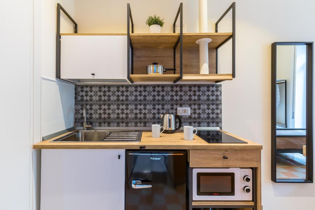 Central Station Apartments & Suites نابولي المظهر الخارجي الصورة