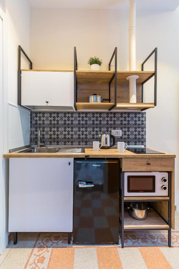 Central Station Apartments & Suites نابولي المظهر الخارجي الصورة
