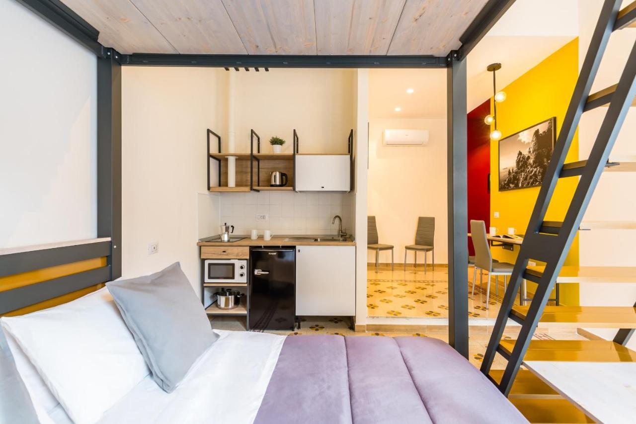 Central Station Apartments & Suites نابولي المظهر الخارجي الصورة