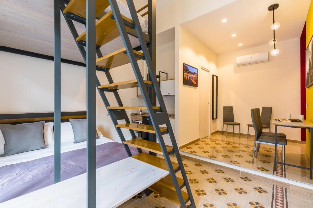 Central Station Apartments & Suites نابولي المظهر الخارجي الصورة