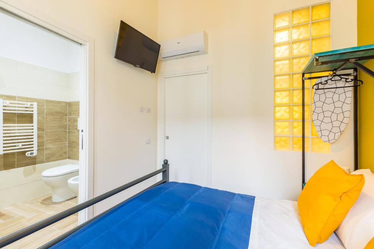 Central Station Apartments & Suites نابولي المظهر الخارجي الصورة