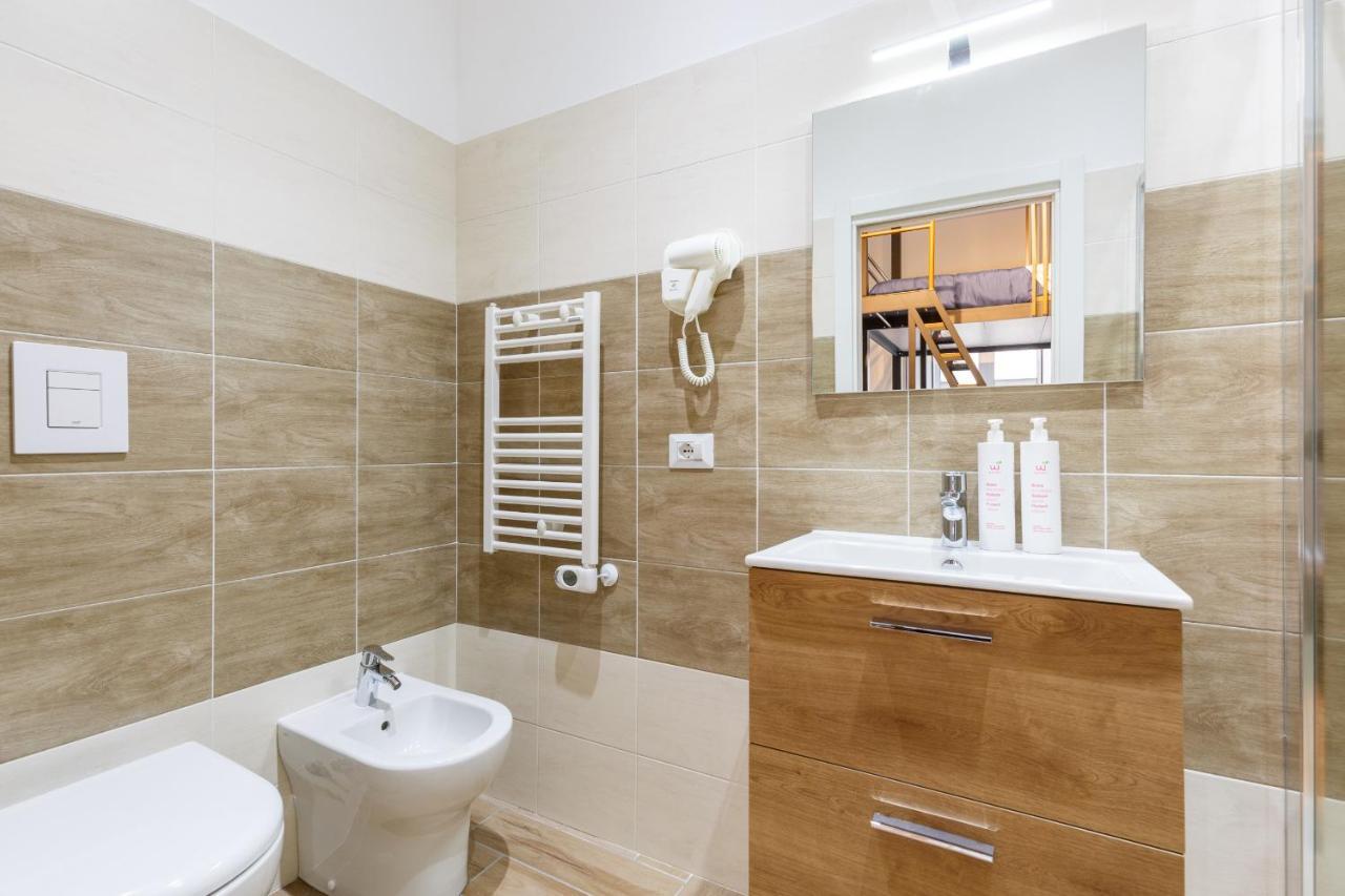 Central Station Apartments & Suites نابولي المظهر الخارجي الصورة