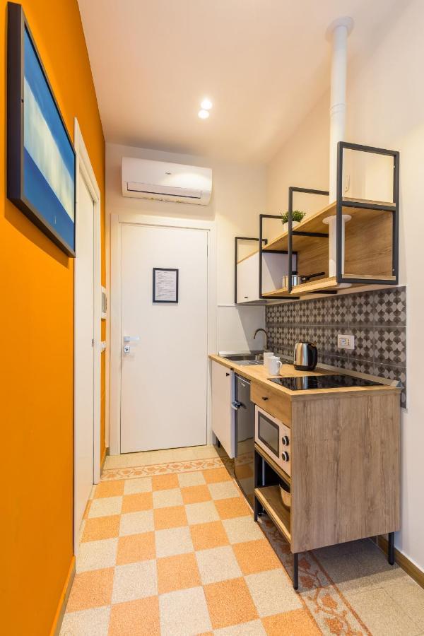 Central Station Apartments & Suites نابولي المظهر الخارجي الصورة