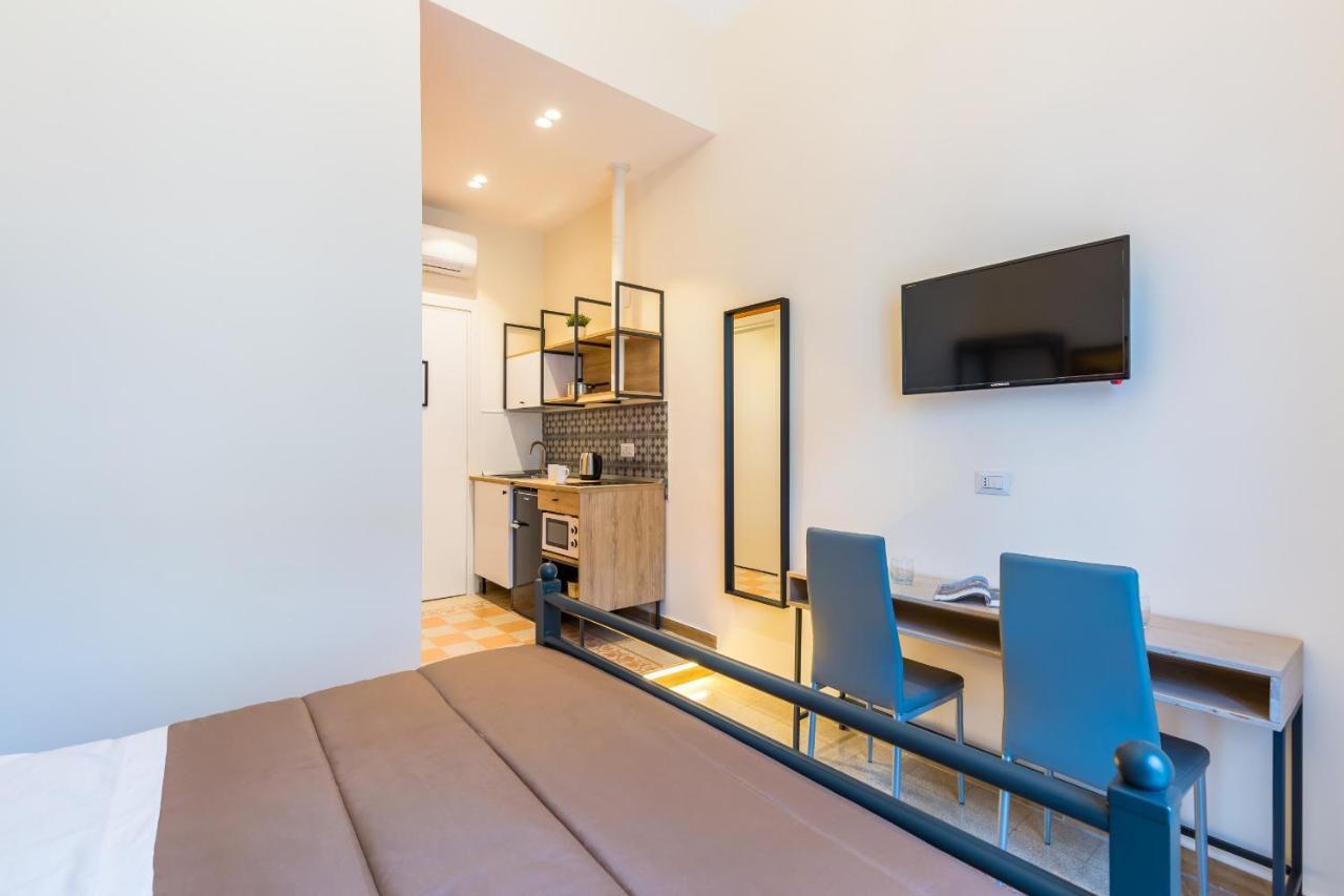 Central Station Apartments & Suites نابولي المظهر الخارجي الصورة