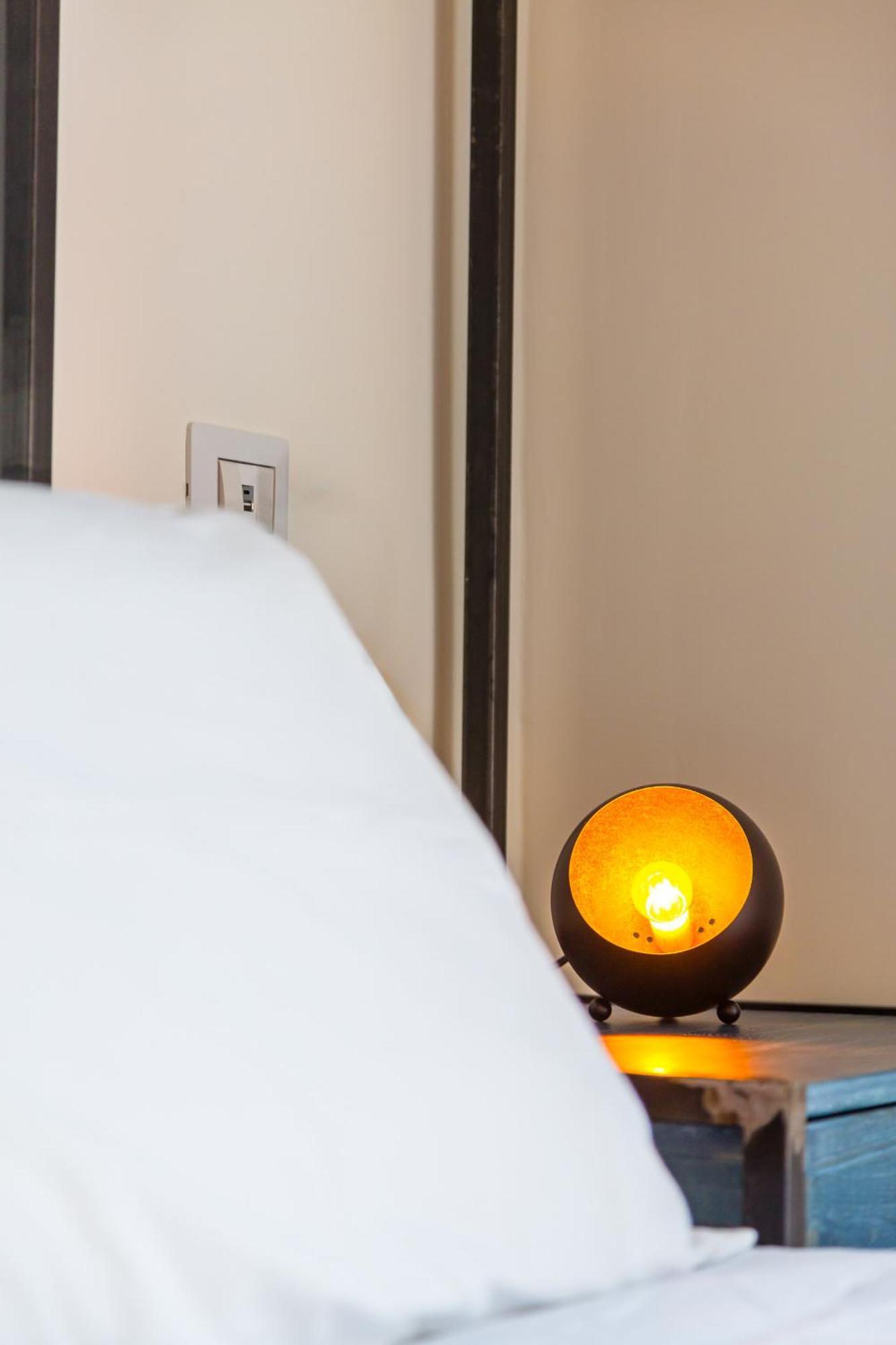 Central Station Apartments & Suites نابولي المظهر الخارجي الصورة