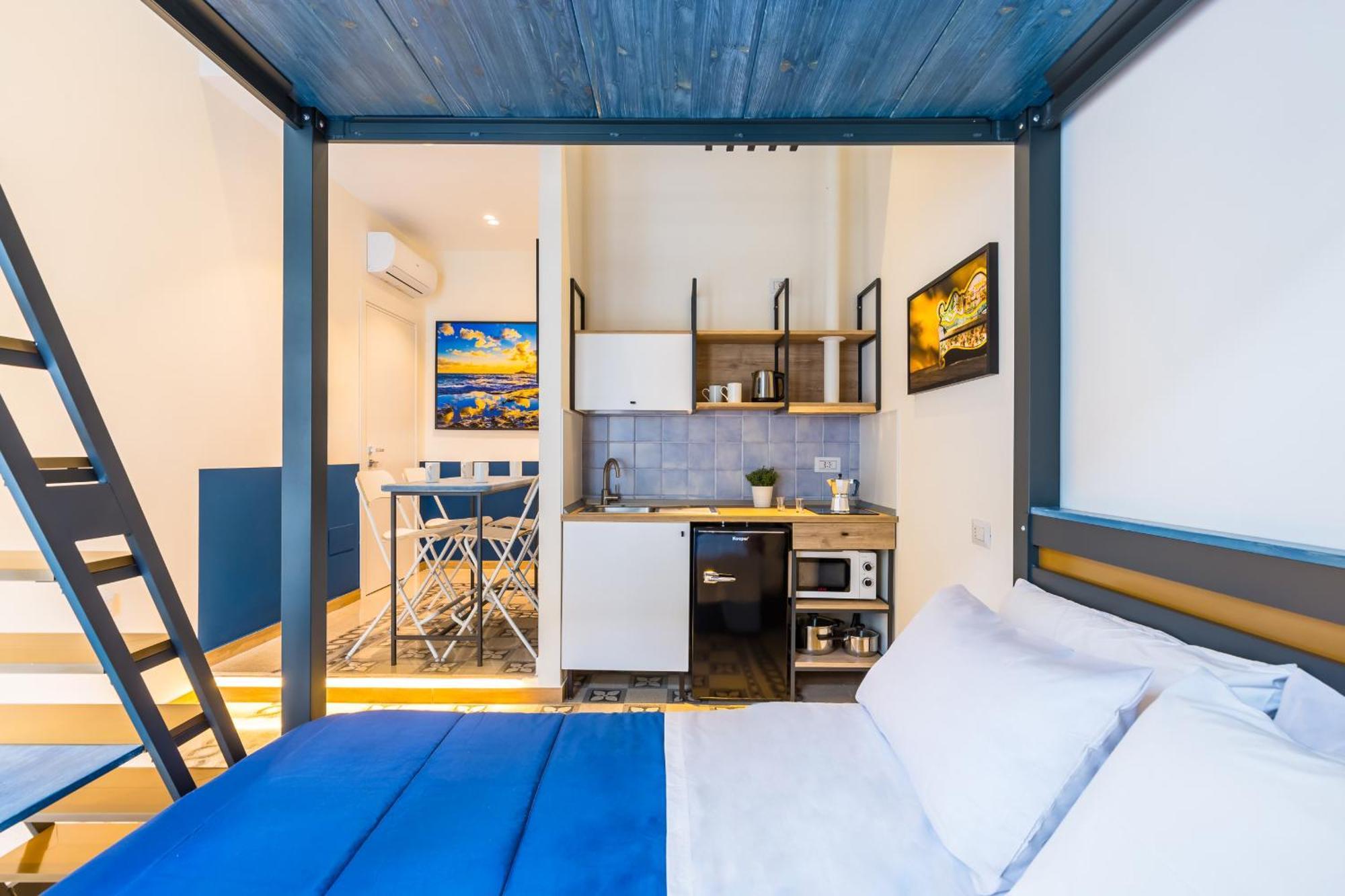 Central Station Apartments & Suites نابولي المظهر الخارجي الصورة