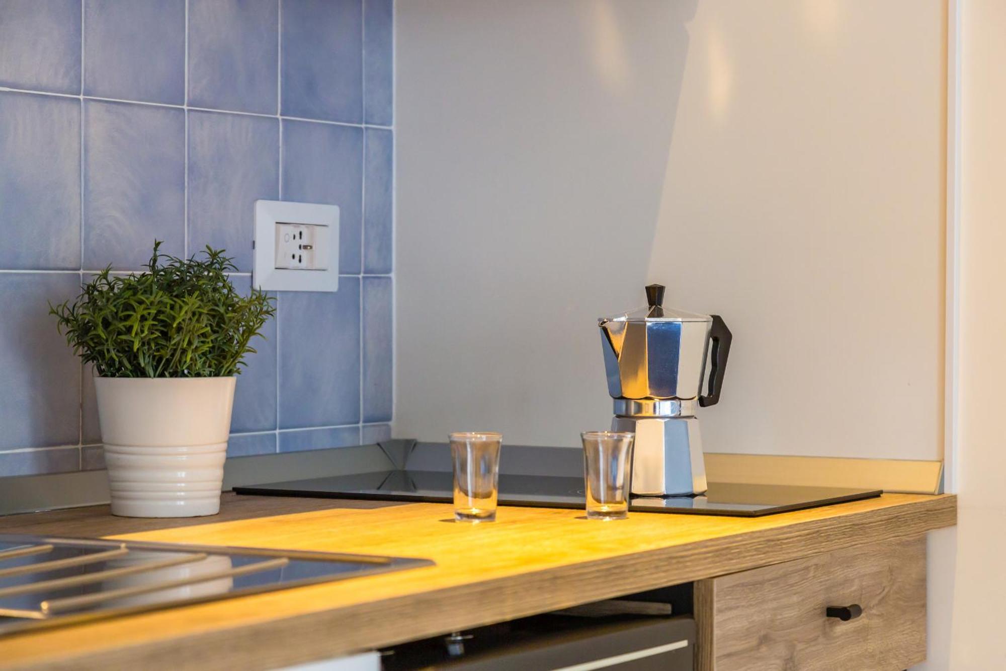 Central Station Apartments & Suites نابولي المظهر الخارجي الصورة