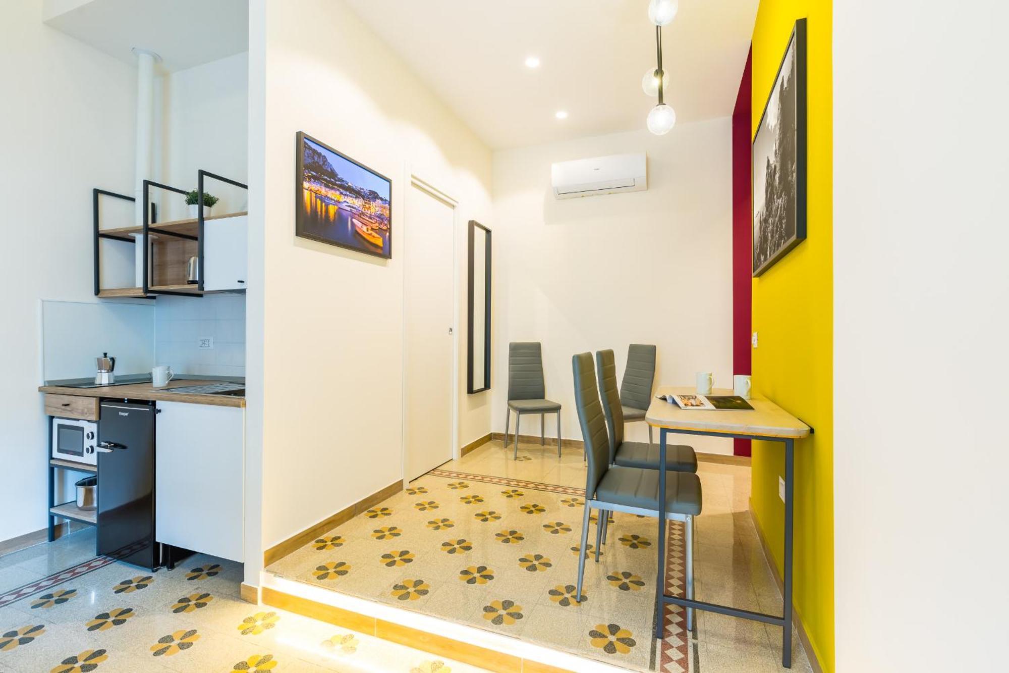 Central Station Apartments & Suites نابولي المظهر الخارجي الصورة