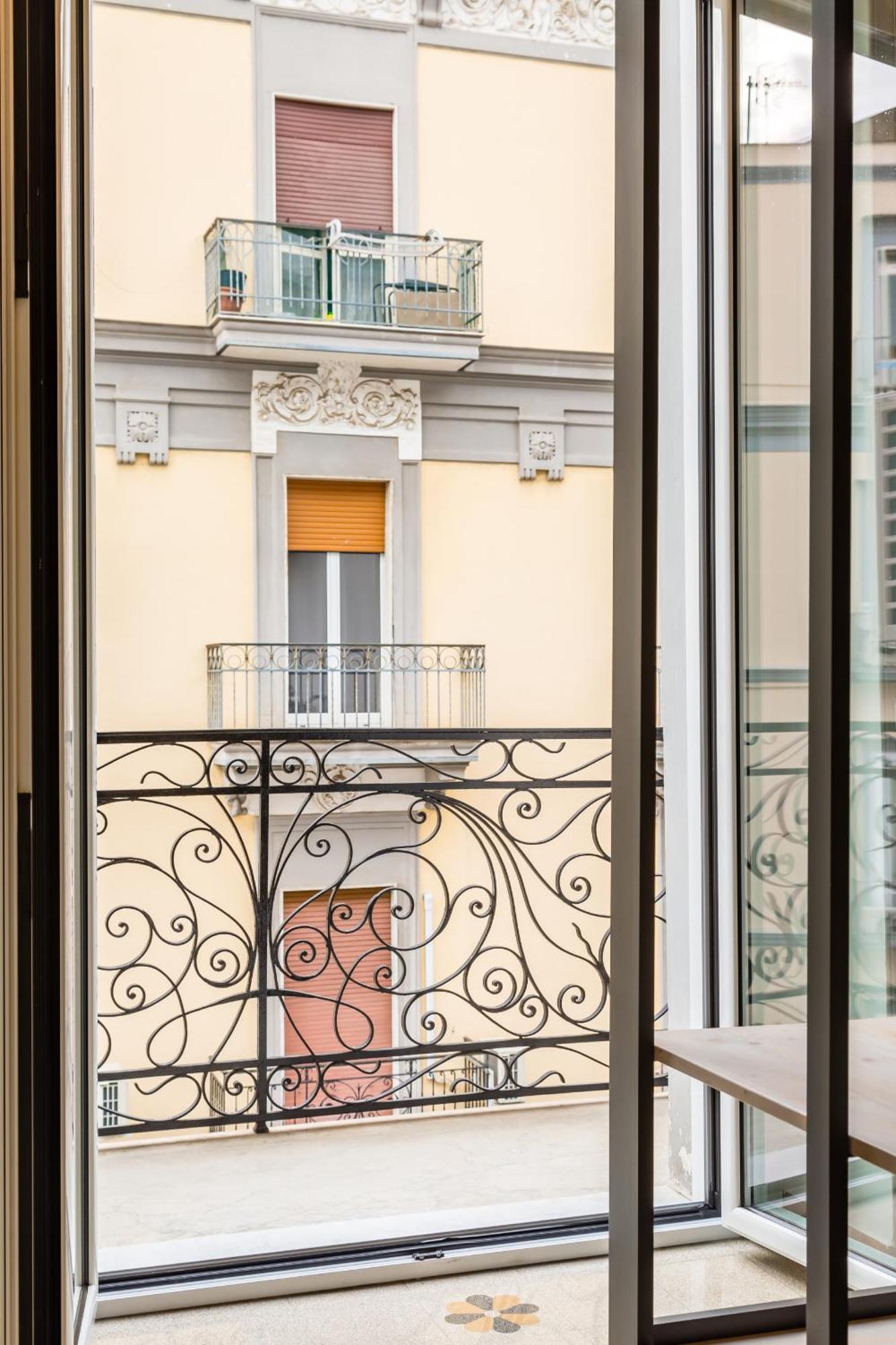 Central Station Apartments & Suites نابولي المظهر الخارجي الصورة